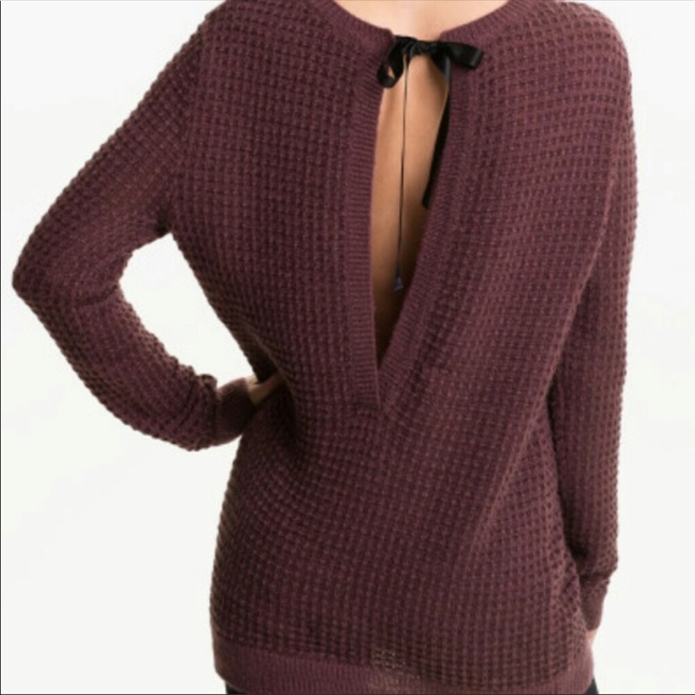 Hinge open tie back top